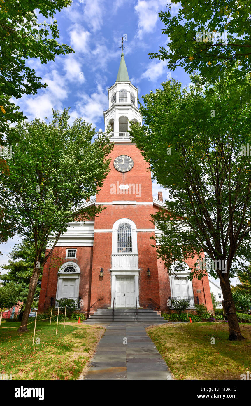 First Unitarian Church was built in 1816 at the head of Church Street as  the oldest house of worship in Burlington, Vermont, USA Stock Photo - Alamy, image size:861x1390