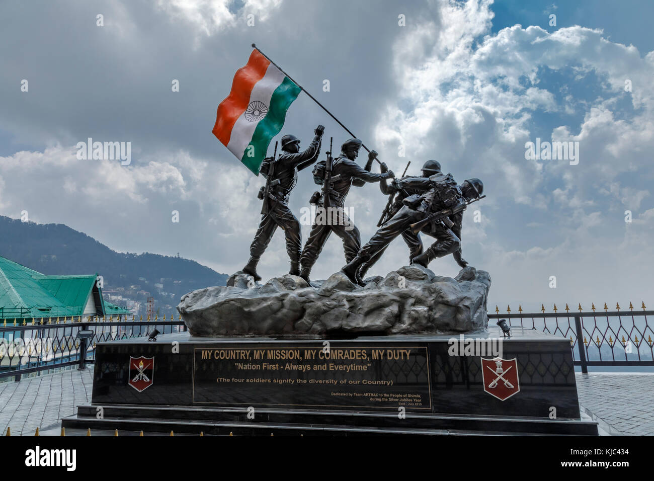 Heroic Indian Army memorial at night, soldiers raising national flag, Mall Road, Simla (Shimla), capial city of Himachal Pradesh, northern India Stock Photo