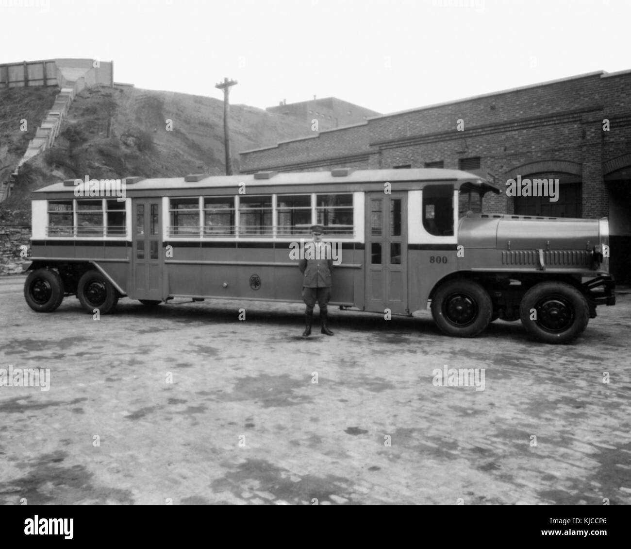 Atwater Street Monster bus and its driver (St Henry garage, 1927 Stock