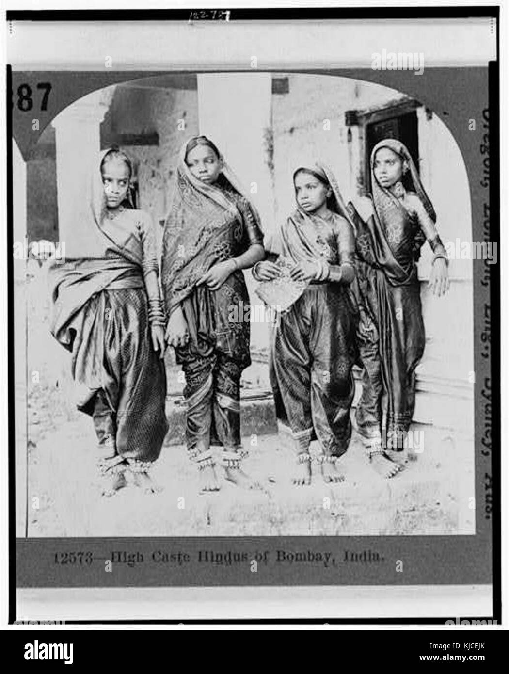 Full Length Portrait of Four Hindu Women   Bombay (Mumbai) 1922 Stock Photo