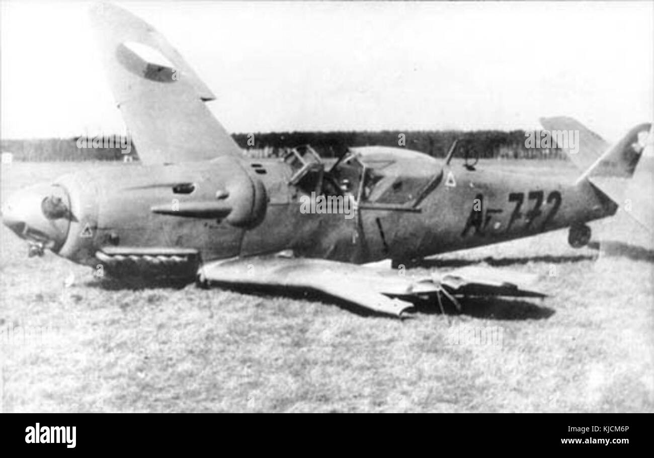 Avia S 199 Damaged Landing Stock Photo Alamy Avia S 199 Damaged Landing Stock Photo Alamy