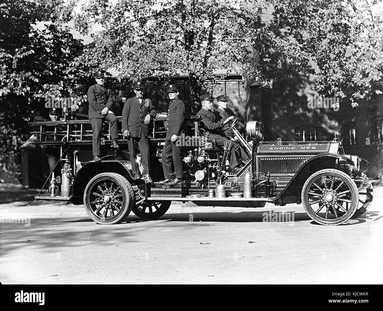 No. 8 ALF pumper and Captain Gates at CNE (4546513881) Stock Photo