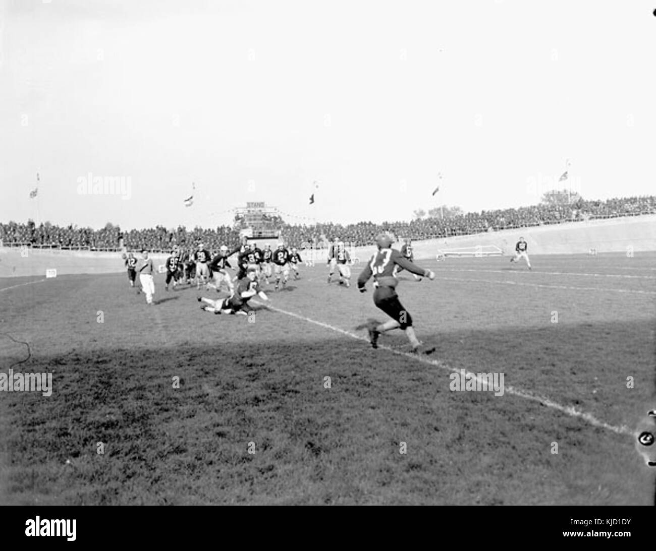 Football game between the 4th Canadian Armoured Division Atoms and the 1st Canadian Army Red and Blue Bombers Stock Photo