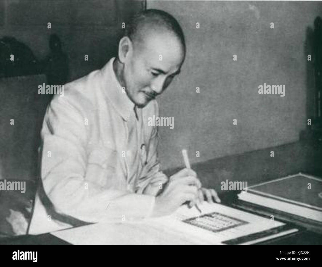 Chiang Kai shek ratified the Charter of the United Nations 19450824 Stock Photo