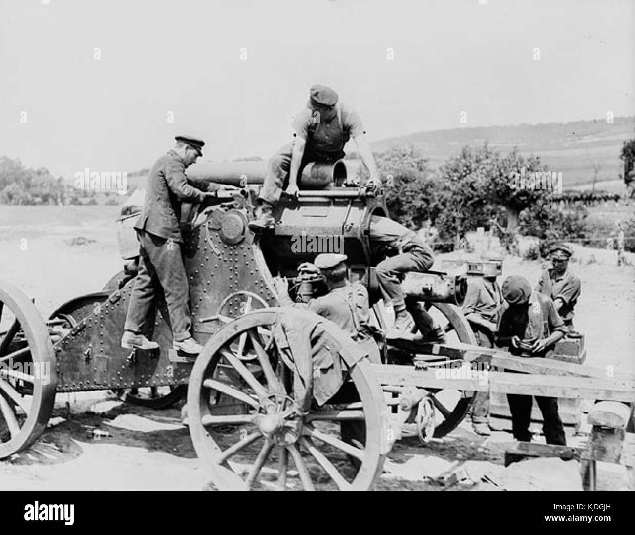 Repairing 9.2 inch howitzer carriage LAC 3194251 Stock Photo - Alamy