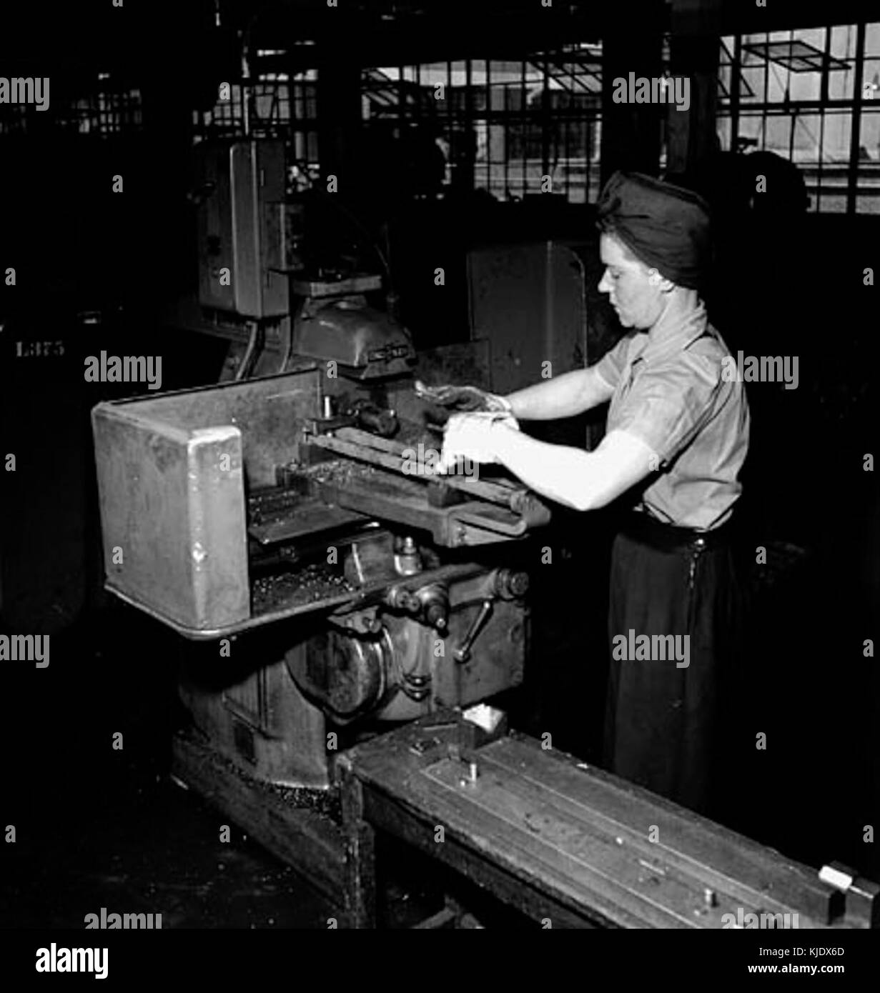 Vickers machine gun manufacture at John Inglis Company 1944 LAC 3197416 ...