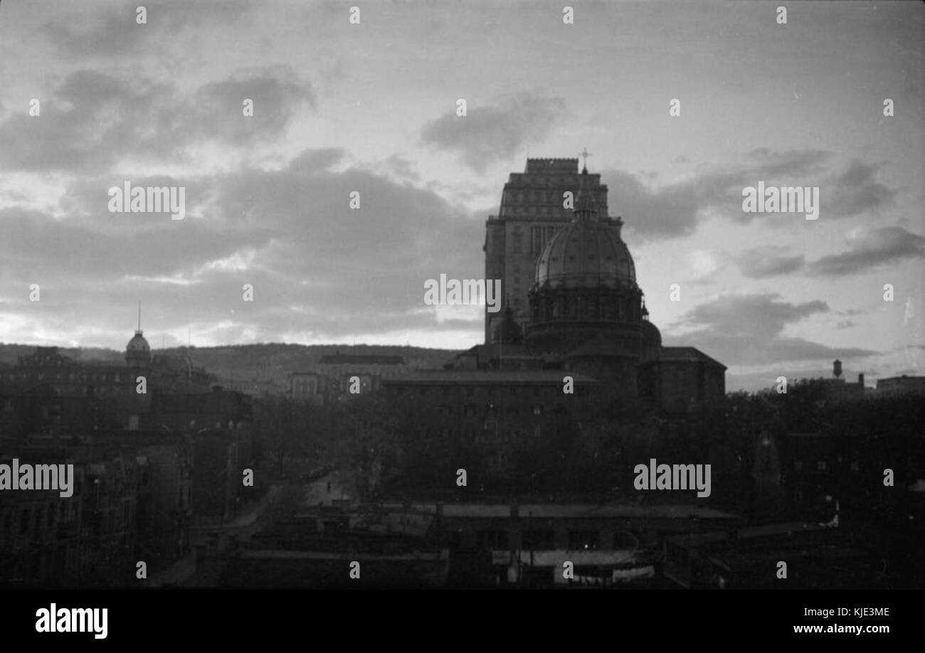 City Views. Sun Life Bldg. Twilight, From Gazette Office BAnQ P48S1P01217 Stock Photo