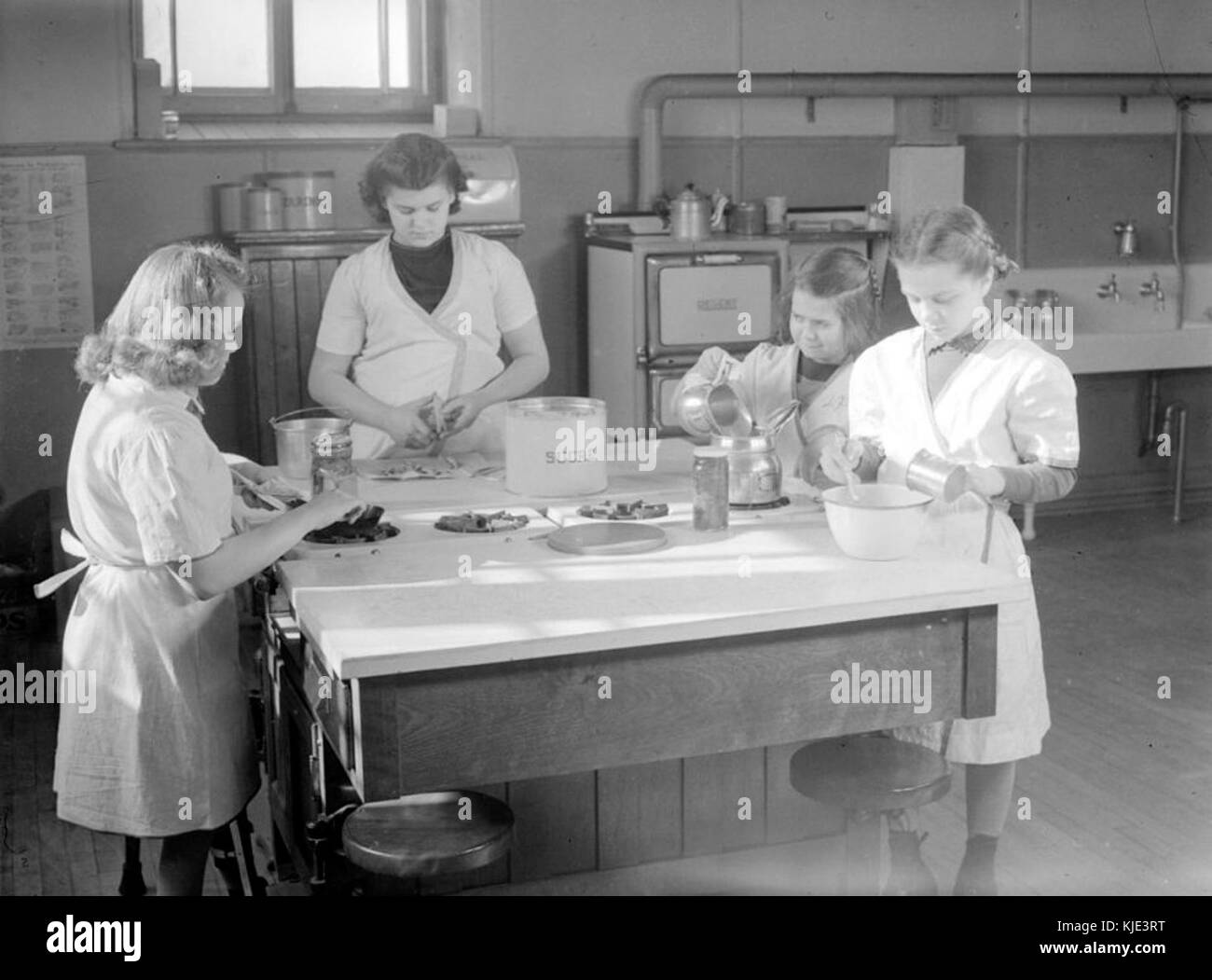 School. Crippled Children   Ecole Victor Dore BAnQ P48S1P10916 Stock Photo