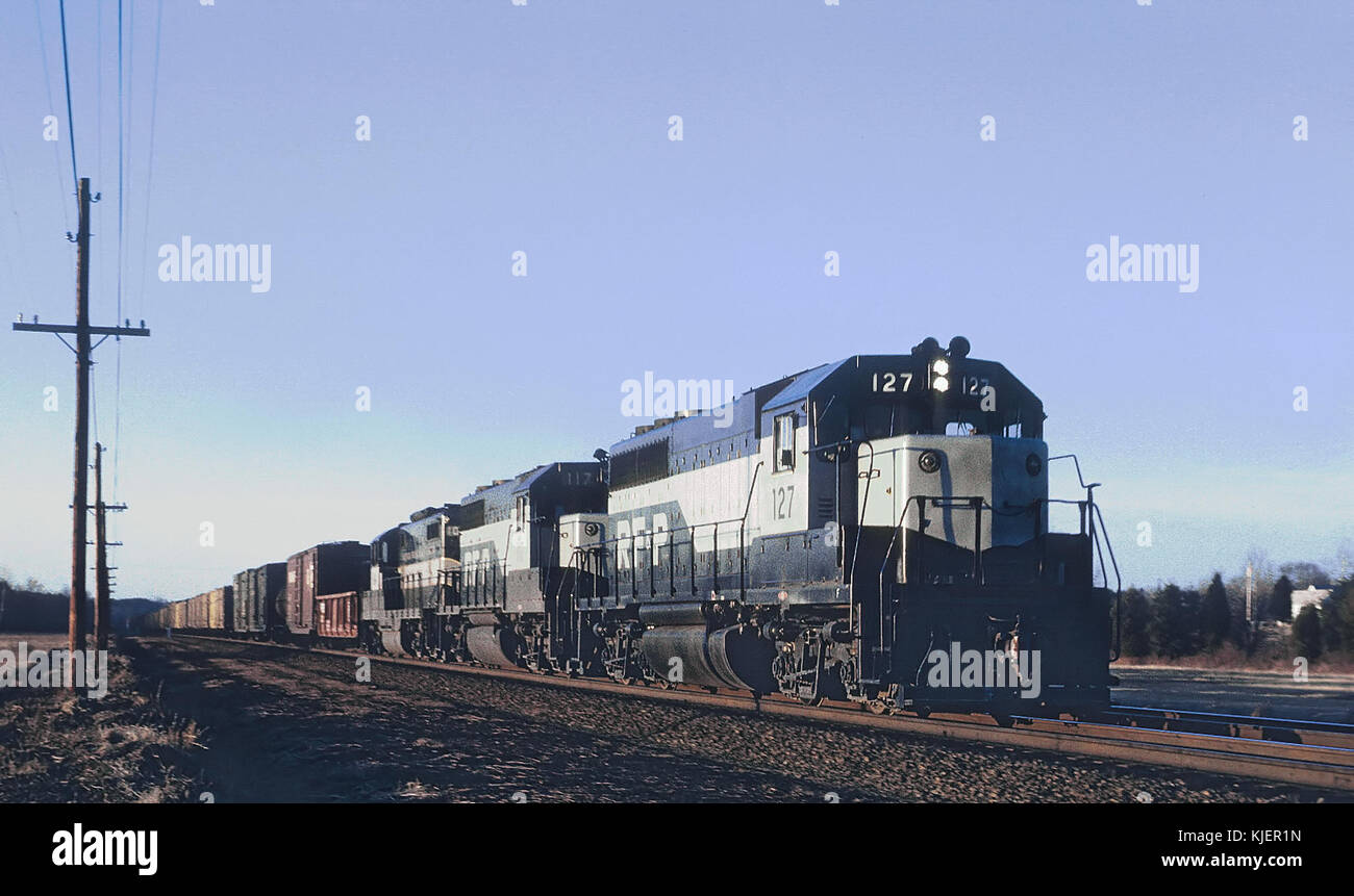 Richmond, Fredericksburg, and Potomac Railroad 127 (GP40) SB freight at