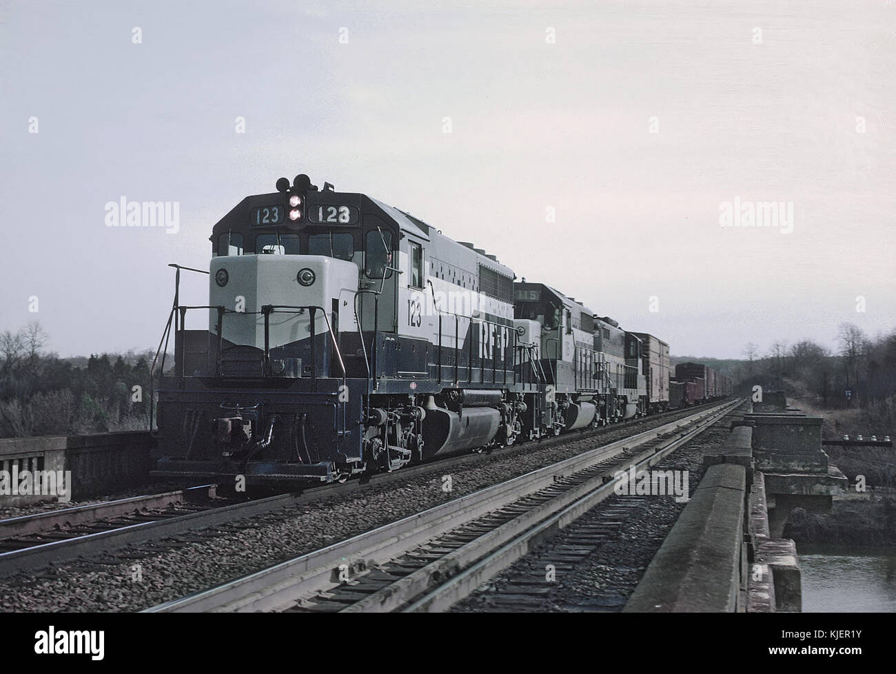 Richmond, Fredericksburg, and Potomac Railroad 123 (GP40) crossing the