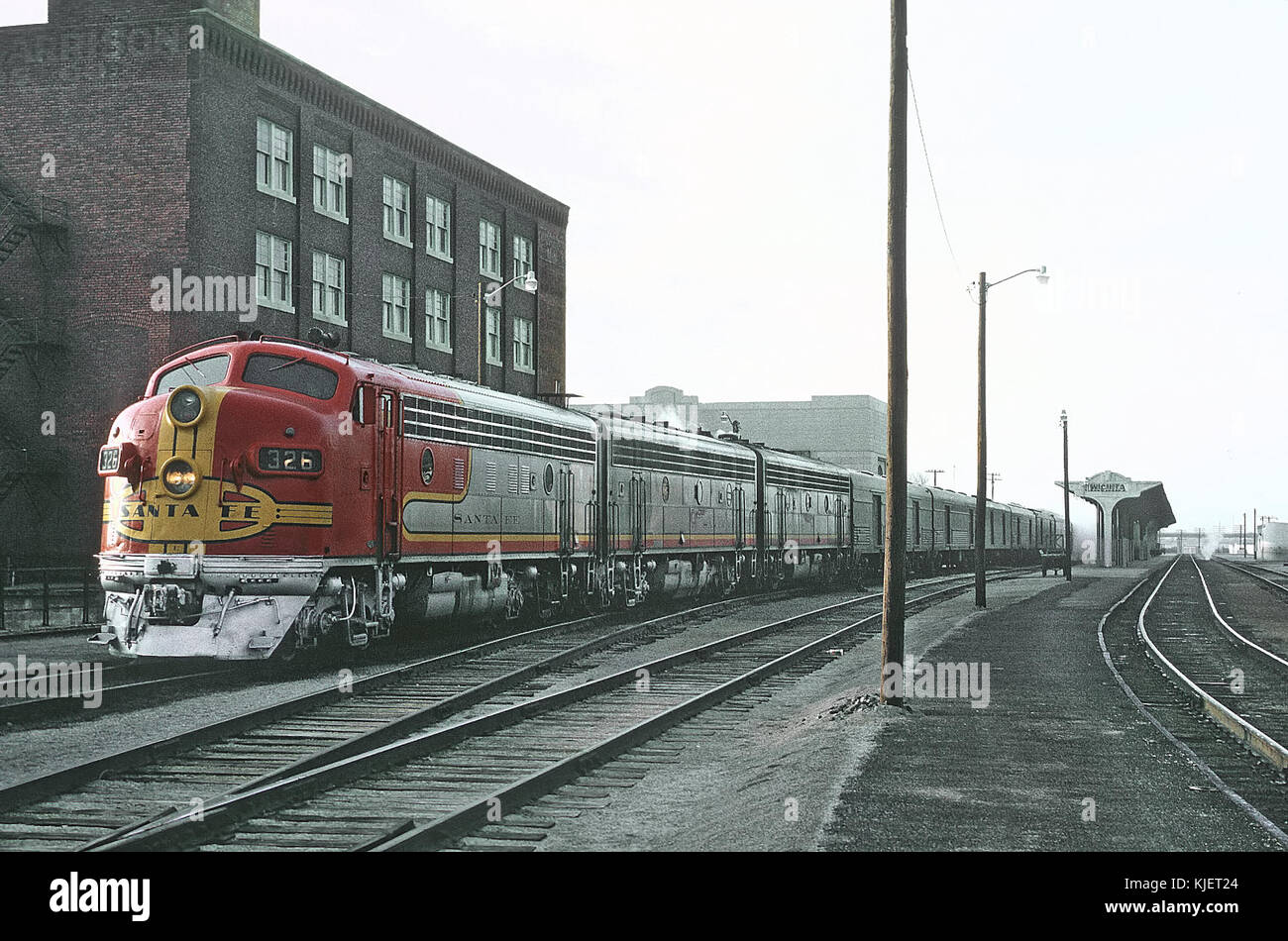 ATSF F7A 326L with Train 12, The Chicagoan at Union Station, Wichita ...