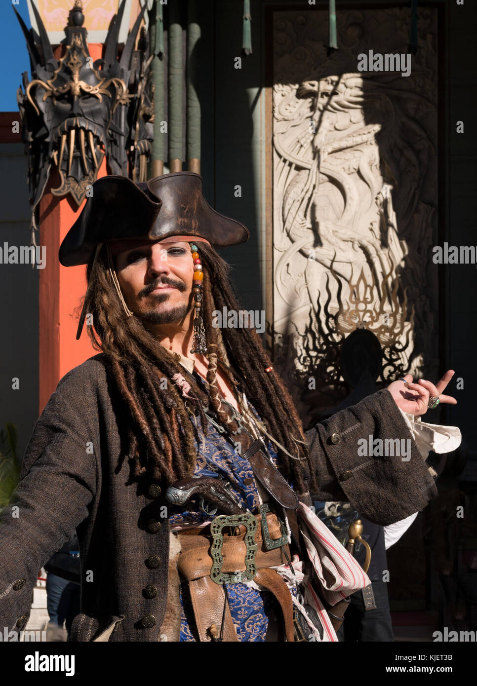 Dale Clark Poses As Johnny Depp In Pirates Of The Caribbean 24391 dale-clark-poses-as-johnny-depp-in-pirates-of-the-caribbean-24391
