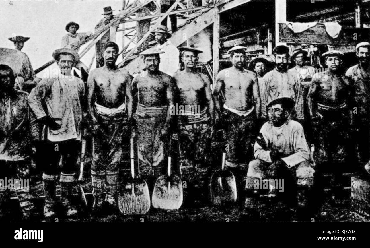 Grupo de trabajadores salitreros 1903 Stock Photo