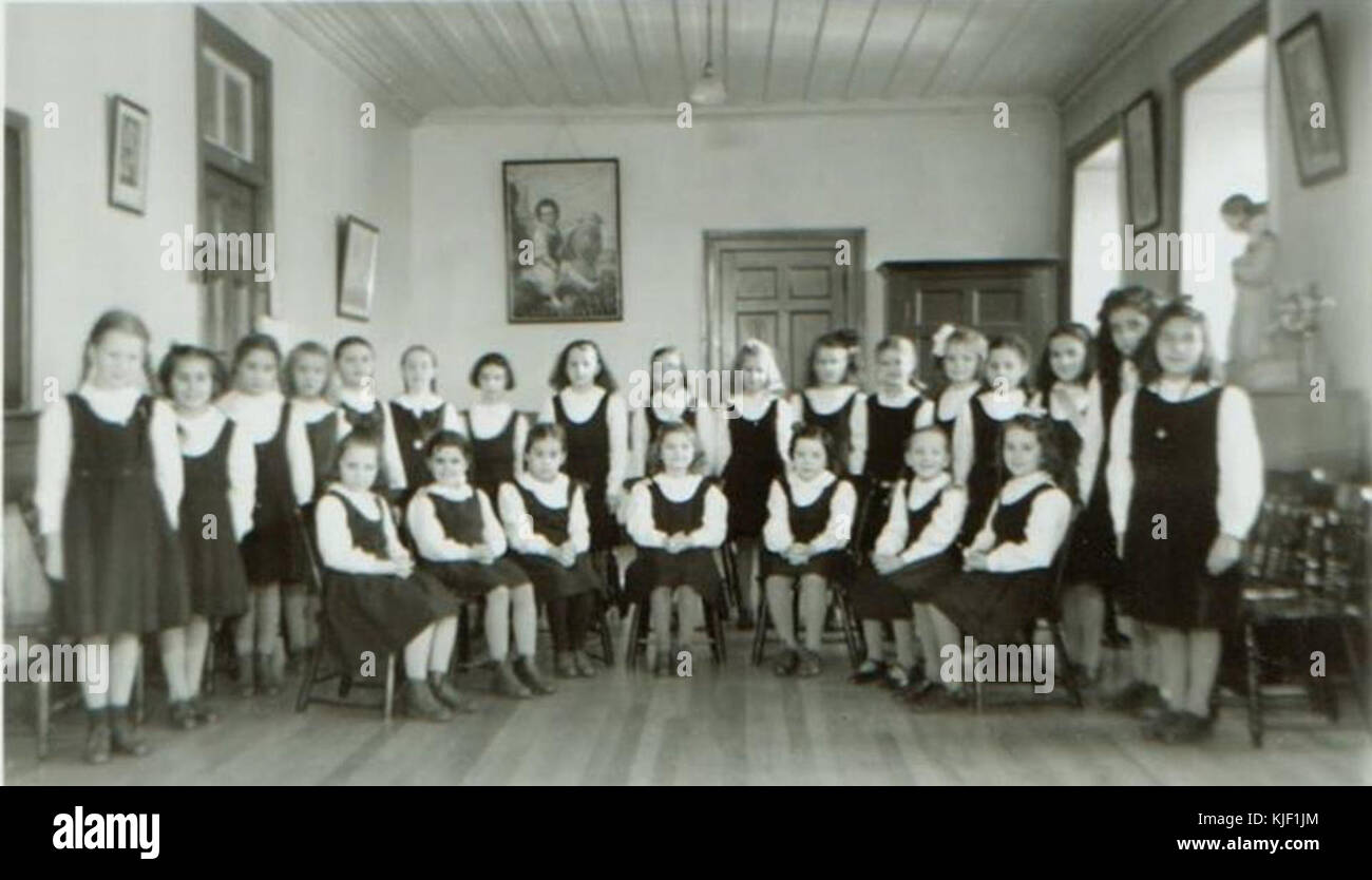 Groupe d eleves de l ecole des Ursulines de Quebec Stock Photo - Alamy