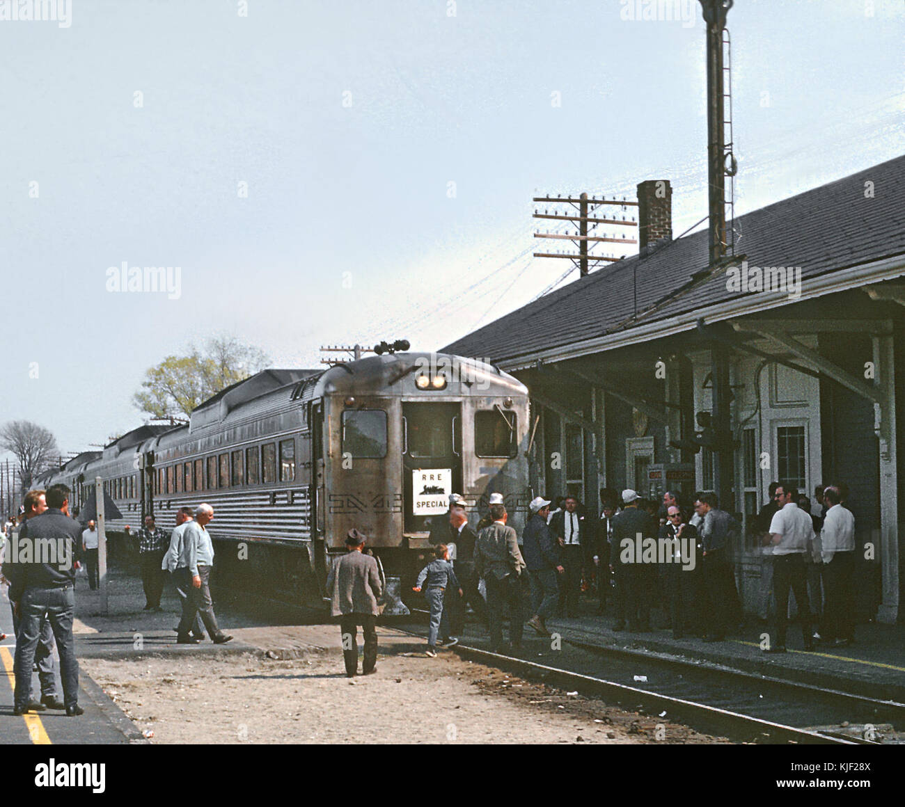 Boston & Maine RDC 6127 on Railroad Enthusiasts fantrip at Reading, MA ...