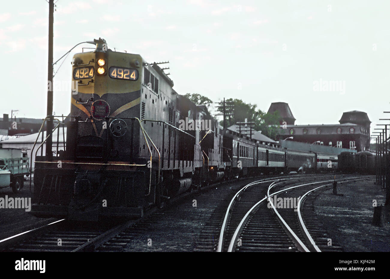 GTW GP9 4924 with CV northbound Train 21, The Montrealer, at St. Albens, VT (26990646822) Stock Photo