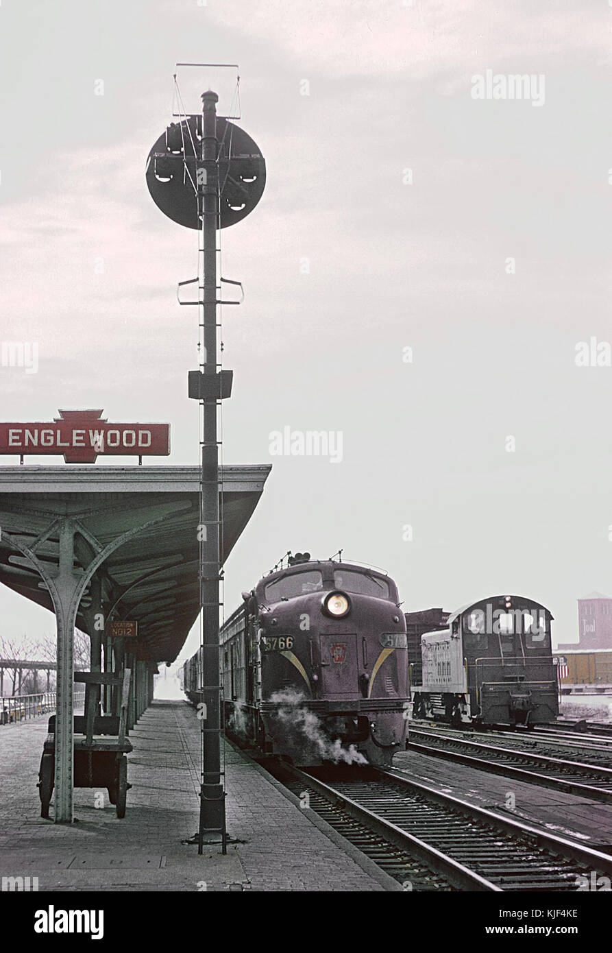 PRR E8A 5766 with the westbound Manhatten Limited   Golden Triangle at Englewood Union Station, Chicago, IL on April 21, 1965 (24254399614) Stock Photo