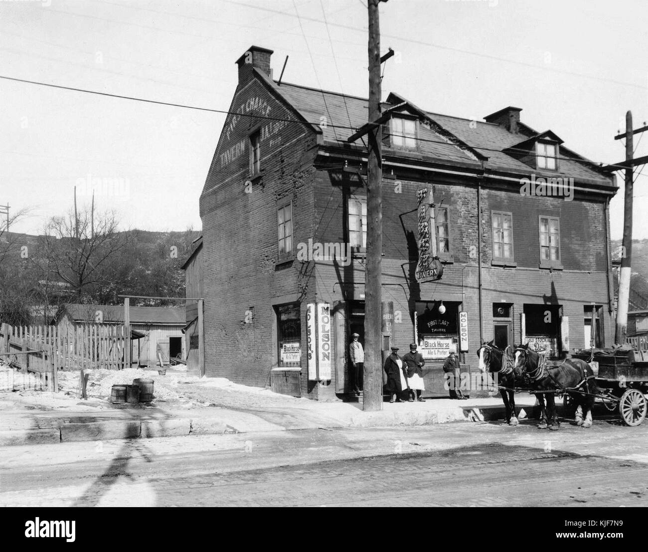 Taverne Black and White Stock Photos & Images Alamy