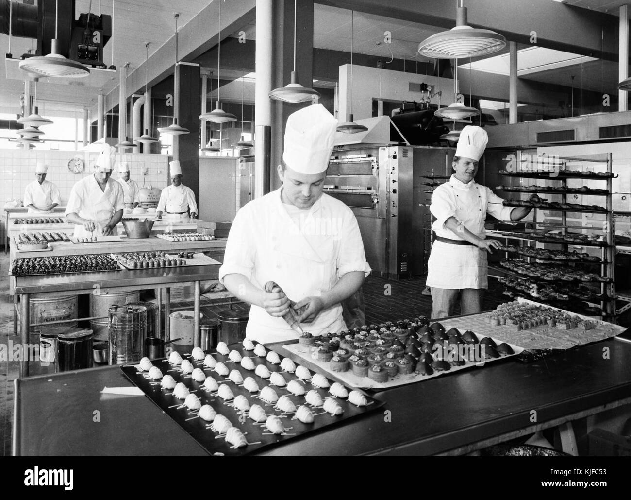 Kastrup Airport CPH, Copenhagen. Flight kitchen 1950s, 1960s (6) Stock Photo
