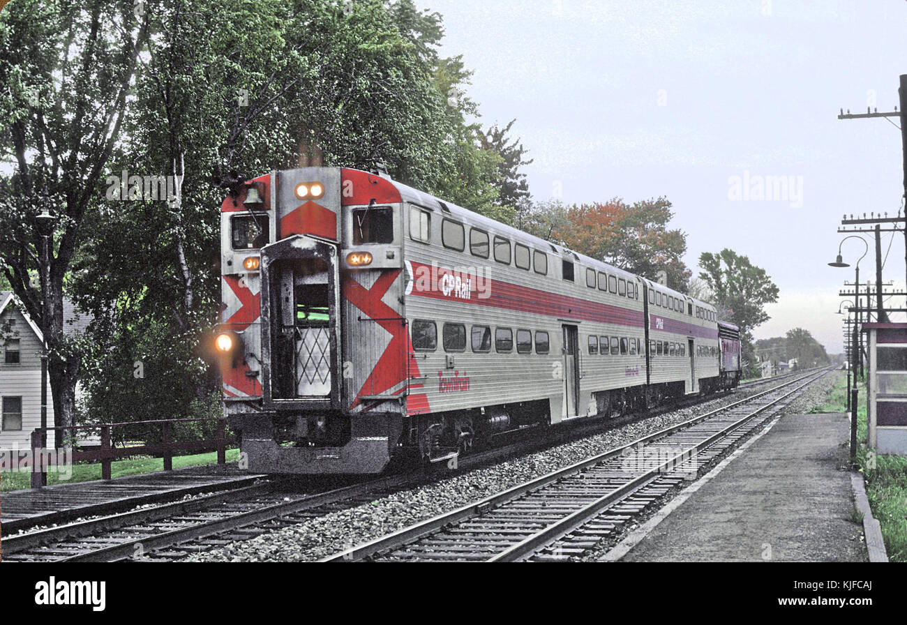 CP Rail westbound arriving Vaudreuil Dorion, Quebec station in October
