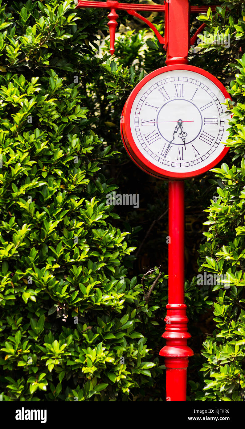 Outdoor antique pole clock hires stock photography and images Alamy