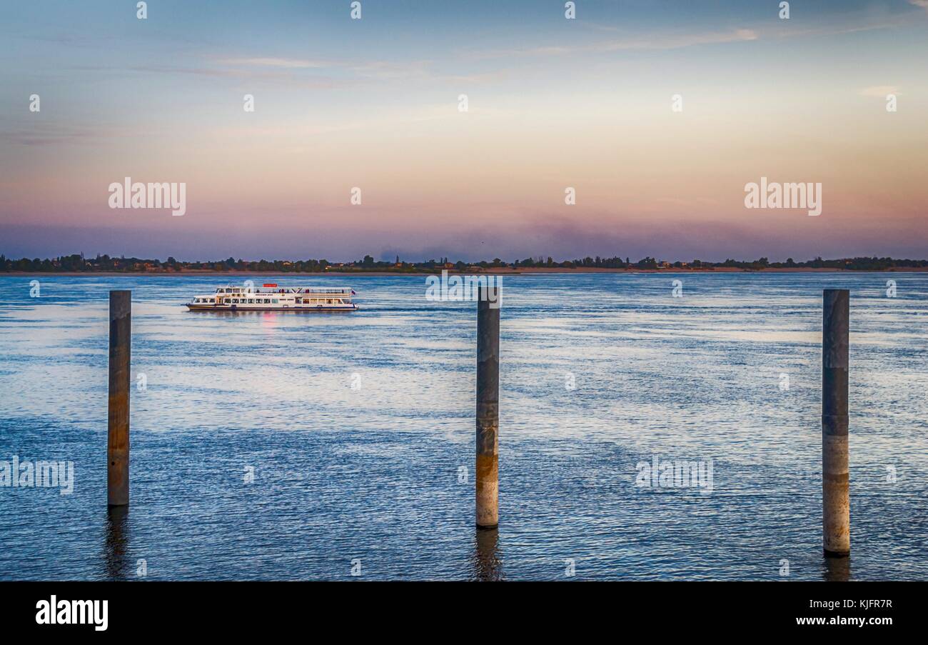 Sundowner Boat High Resolution Stock Photography and Images - Alamy
