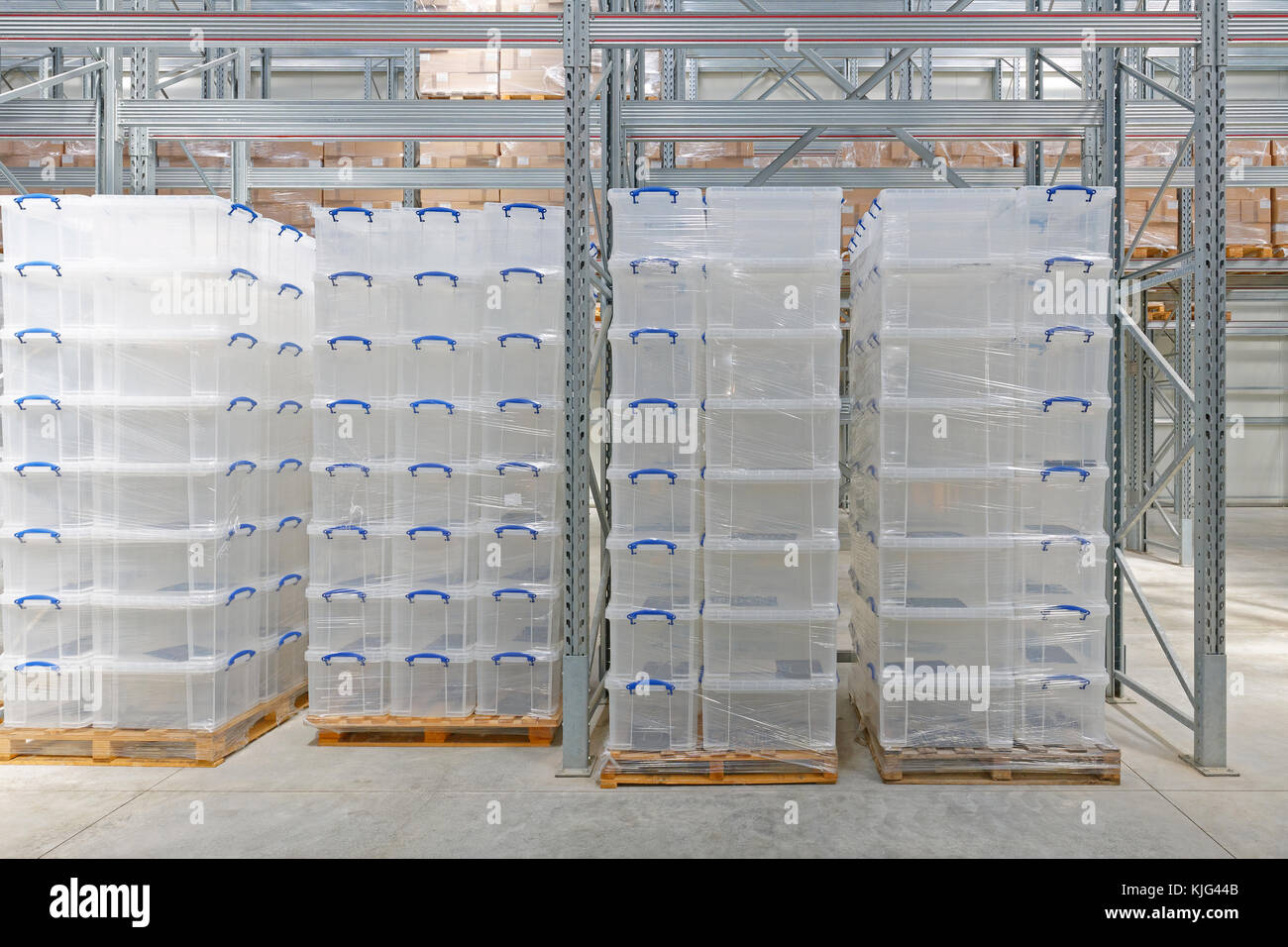 Industrial rack boxes pallets hi-res stock photography and images - Alamy