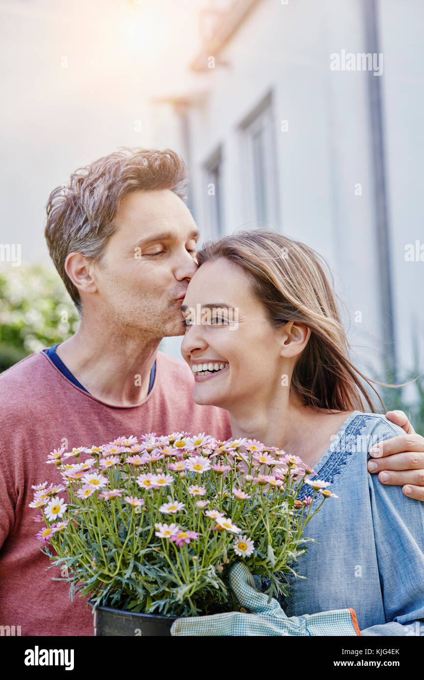 Kissing flowers hi-res stock photography and images - Alamy