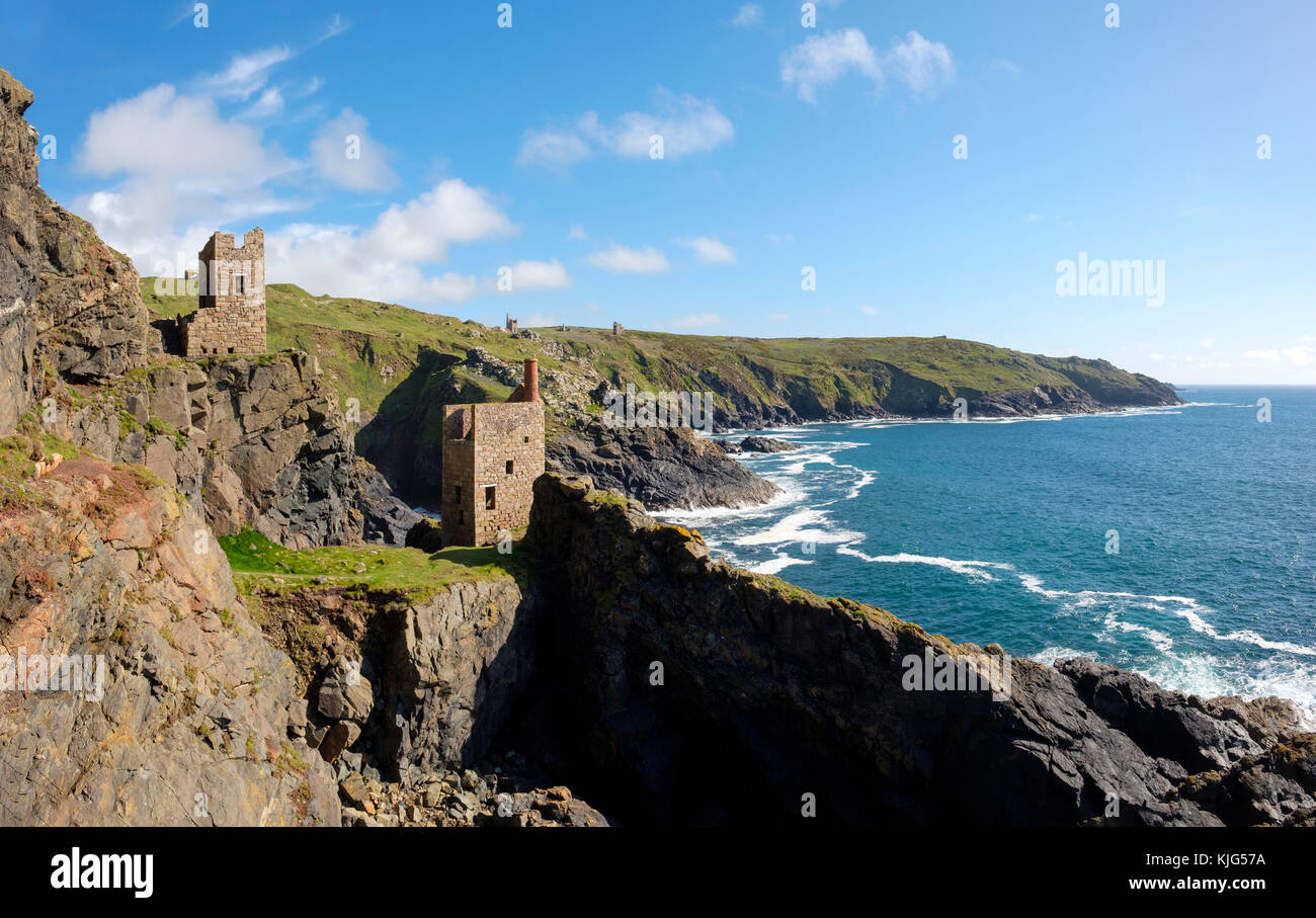 Felsküste mit Ruinen vom ehemaligen Bergwerk, Zinnmine, Botallack Mine, St Just in Penwith, Cornwall, England, Großbritannien Stock Photo