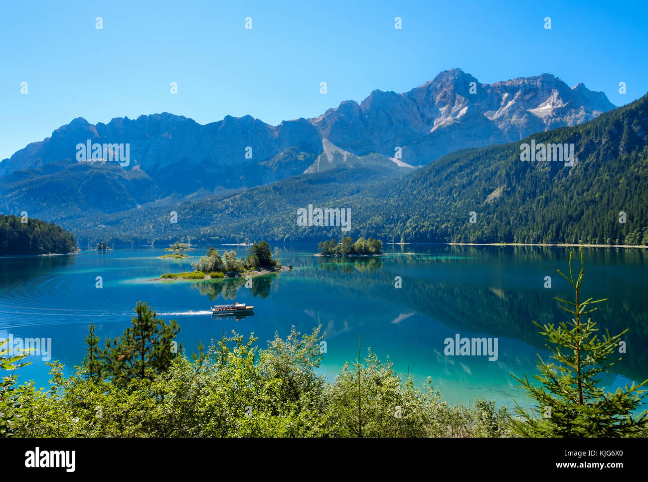 Eibsee mit Waxenstein, Riffelwandspitze und Zugspitze, bei Grainau, Wettersteingebirge, Werdenfelser Land, Oberbayern, Bayern, Deutschland Stock Photo