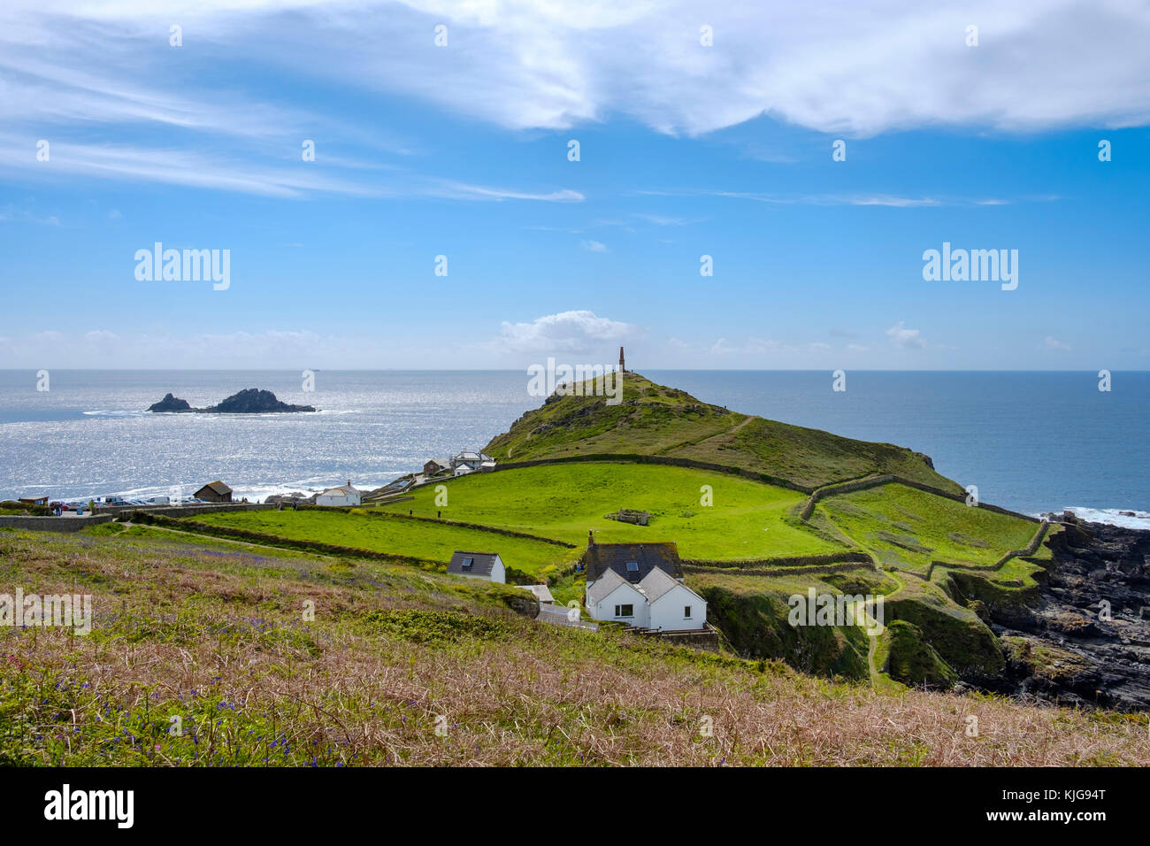 Cape Cornwall, hinten die Inseln The Brisons, bei St Just in Penwith, Cornwall, England, Großbritannien Stock Photo