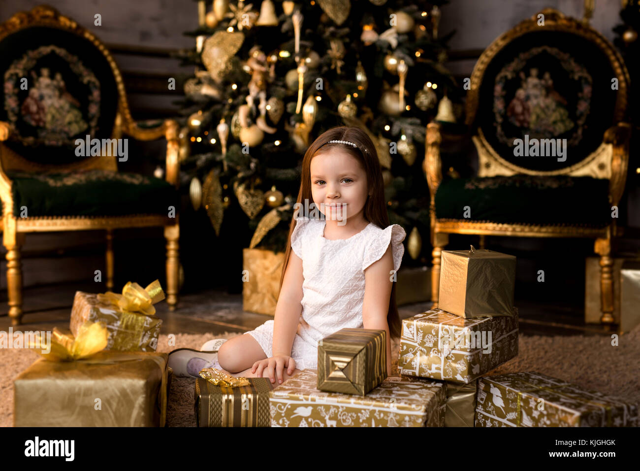 Happy little smiling girl with christmas gift box Stock Photo - Alamy