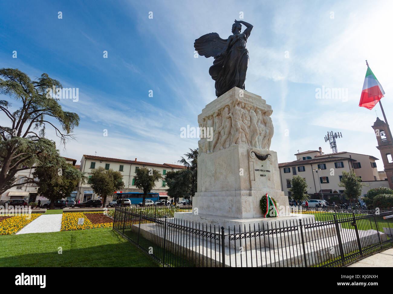 Empoli Italy 04 November 2017 The Bronze Statue In Della Vittoria empoli-italy-04-november-2017-the-bronze-statue-in-della-vittoria