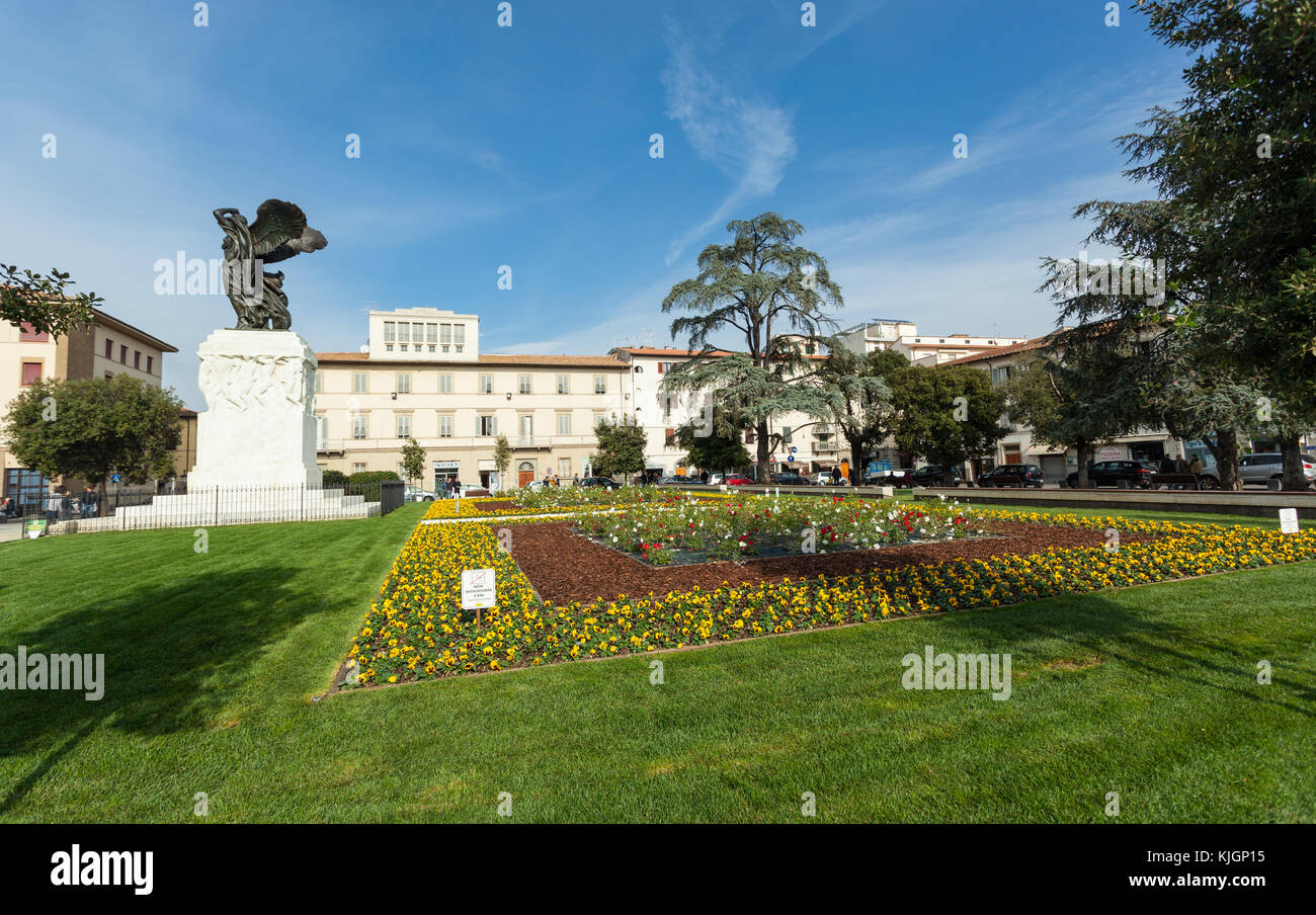 Empoli Italy 04 November 2017 The Bronze Statue In Della Vittoria empoli-italy-04-november-2017-the-bronze-statue-in-della-vittoria