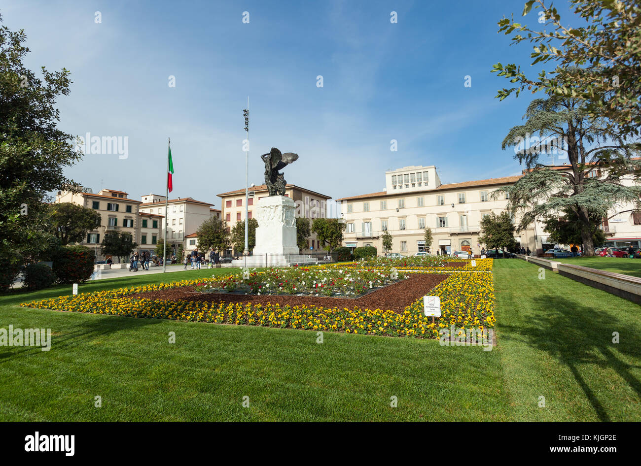Empoli Italy 04 November 2017 The Bronze Statue In Della Vittoria empoli-italy-04-november-2017-the-bronze-statue-in-della-vittoria
