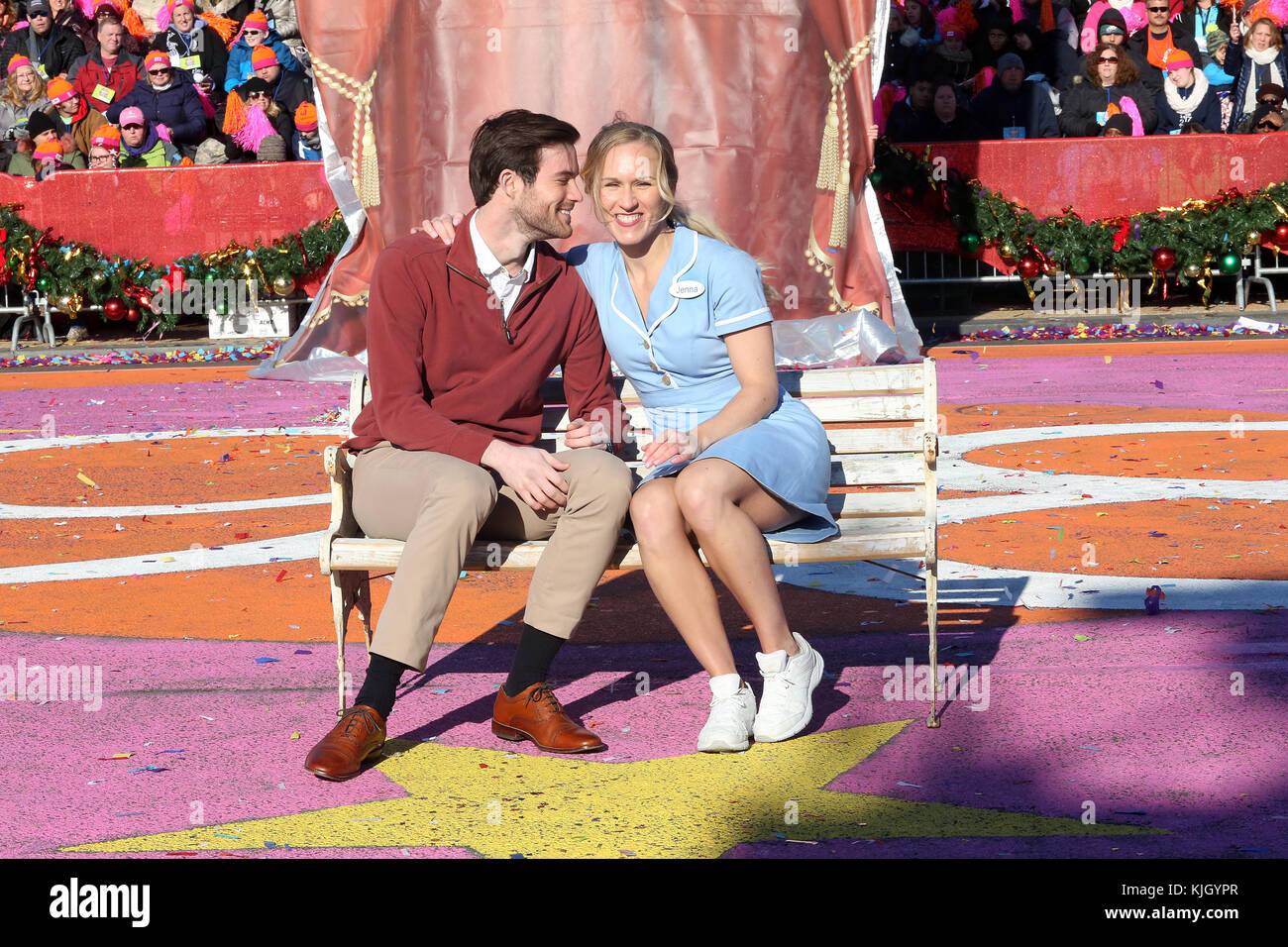 Philadelphia, PA, USA. 23rd Nov, 2017. Brandon Kalm and Stephanie Torns pictured performing from Waitress at the 2017 Philadelphia Thanksgiving Day Parade in Philadelphia, Pa on November 23, 2017 ***HOUSE COVERAGE Credit: Star Shooter/Media Punch/Alamy Live News Stock Photo