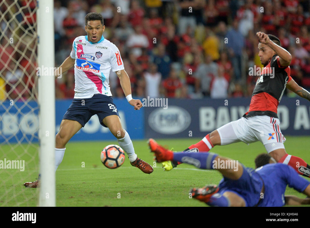 Rio De Janeiro, Brazil. 23rd Nov, 2017. Teófilo Gutiérrez scored a goal in this match during Flamengo vs. Junior of Barranquilla held in Maracanã for the first game of the semifinal of the South American Cup in Rio de Janeiro, RJ. Credit: Celso Pupo/FotoArena/Alamy Live News Stock Photo