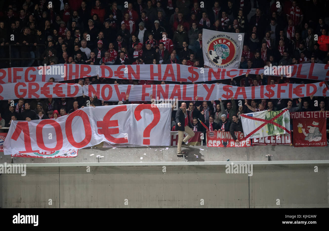 Anderlecht, Belgium. 22nd Nov, 2017. Munich's fans protest against the high  ticket prices with banners and fake bills thrown into the air during the  UEFA Champions League soccer match between FC Bayern