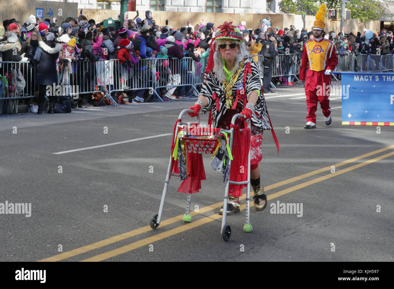 New York, NY, USA. 23rd Nov, 2017. Central Park West, New York, USA, November 23 2017 - Thousands of Parade Goers attends the 91st Annual Macy's Thanksgiving Day Parade today in New York City.Photo: Luiz Rampelotto/EuropaNewswire Credit: Luiz Rampelotto/ZUMA Wire/Alamy Live News Stock Photo