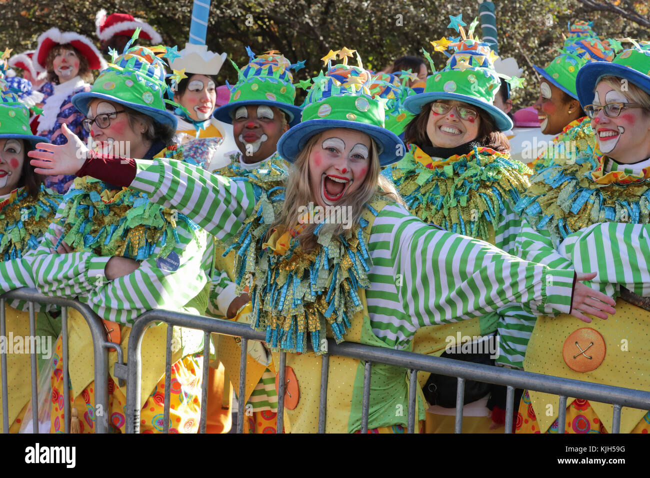 New York, NY, USA. 23rd Nov, 2017. Central Park West, New York, USA, November 23 2017 - Thousands of Parade Goers attends the 91st Annual Macy's Thanksgiving Day Parade today in New York City.Photo: Luiz Rampelotto/EuropaNewswire Credit: Luiz Rampelotto/ZUMA Wire/Alamy Live News Stock Photo