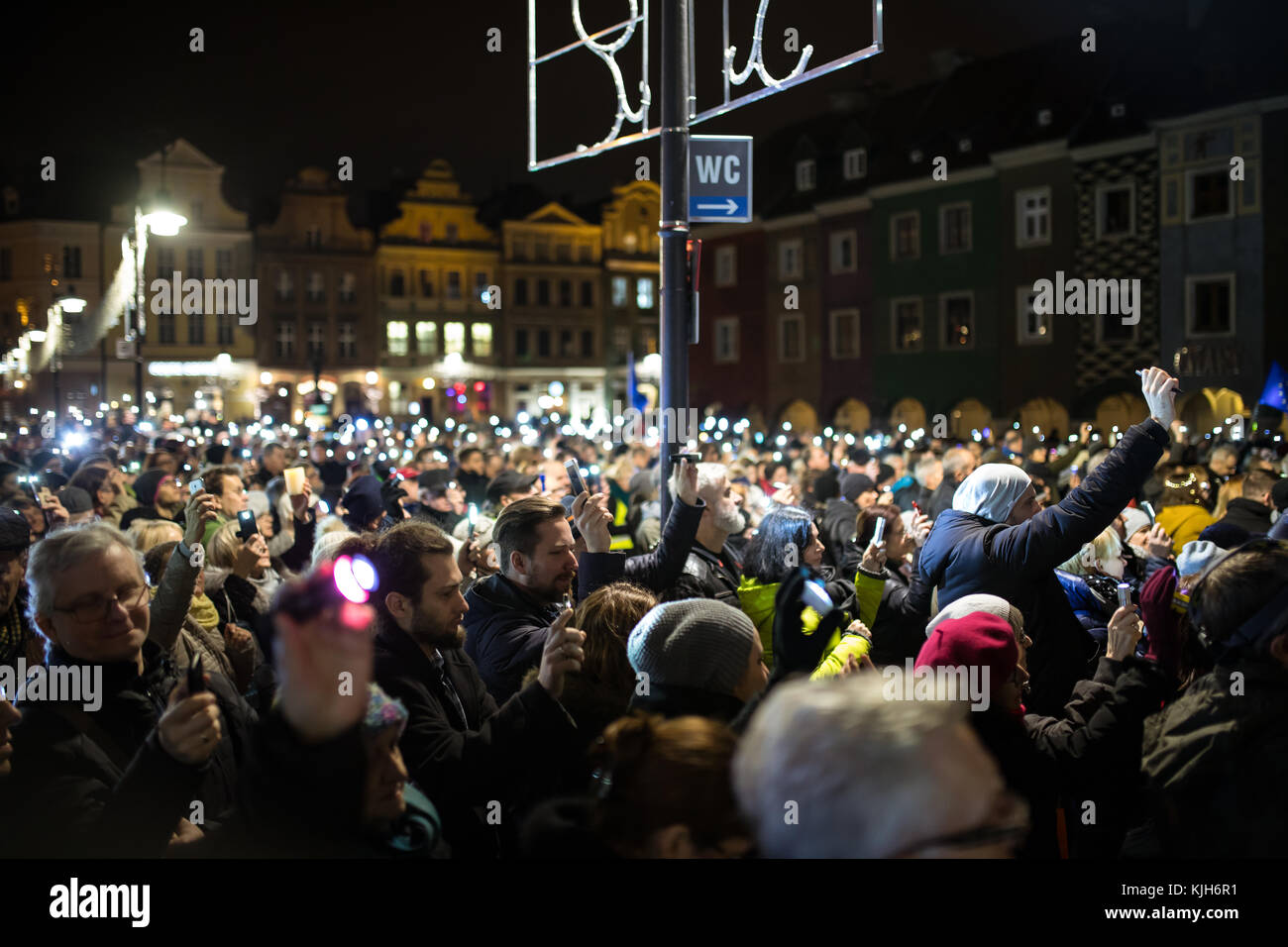 Poznan, Poland. 24th November, 2017. Lights for judiciary - protest against violation the constitutional law in Poland, by the conservative party and government. Defending the division of powers Credit: Szymon Mucha/Alamy Live News Stock Photo