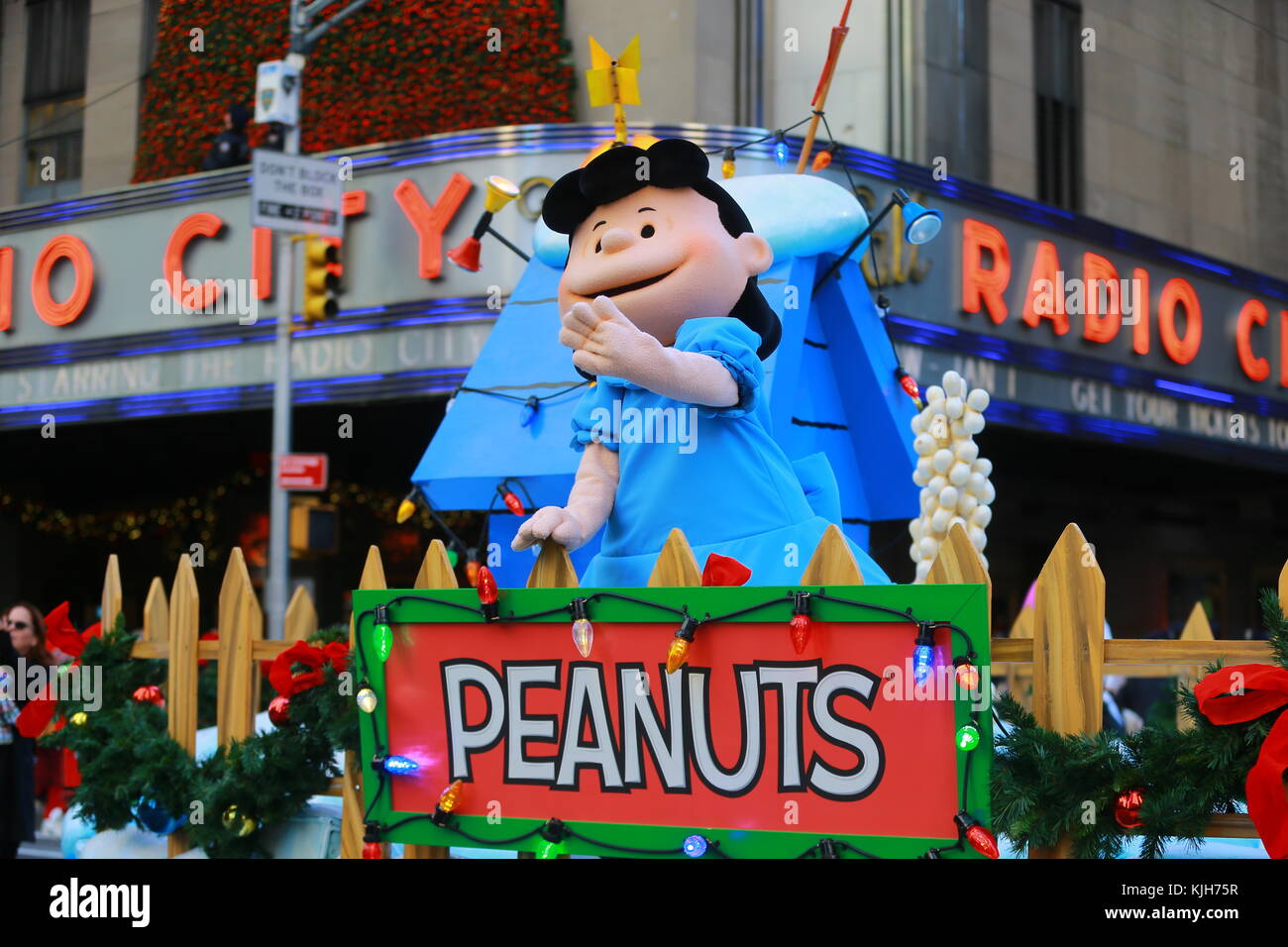 New York, USA. 23rd Nov, 2017. The Snoopy's Doghouse float hosts a cast