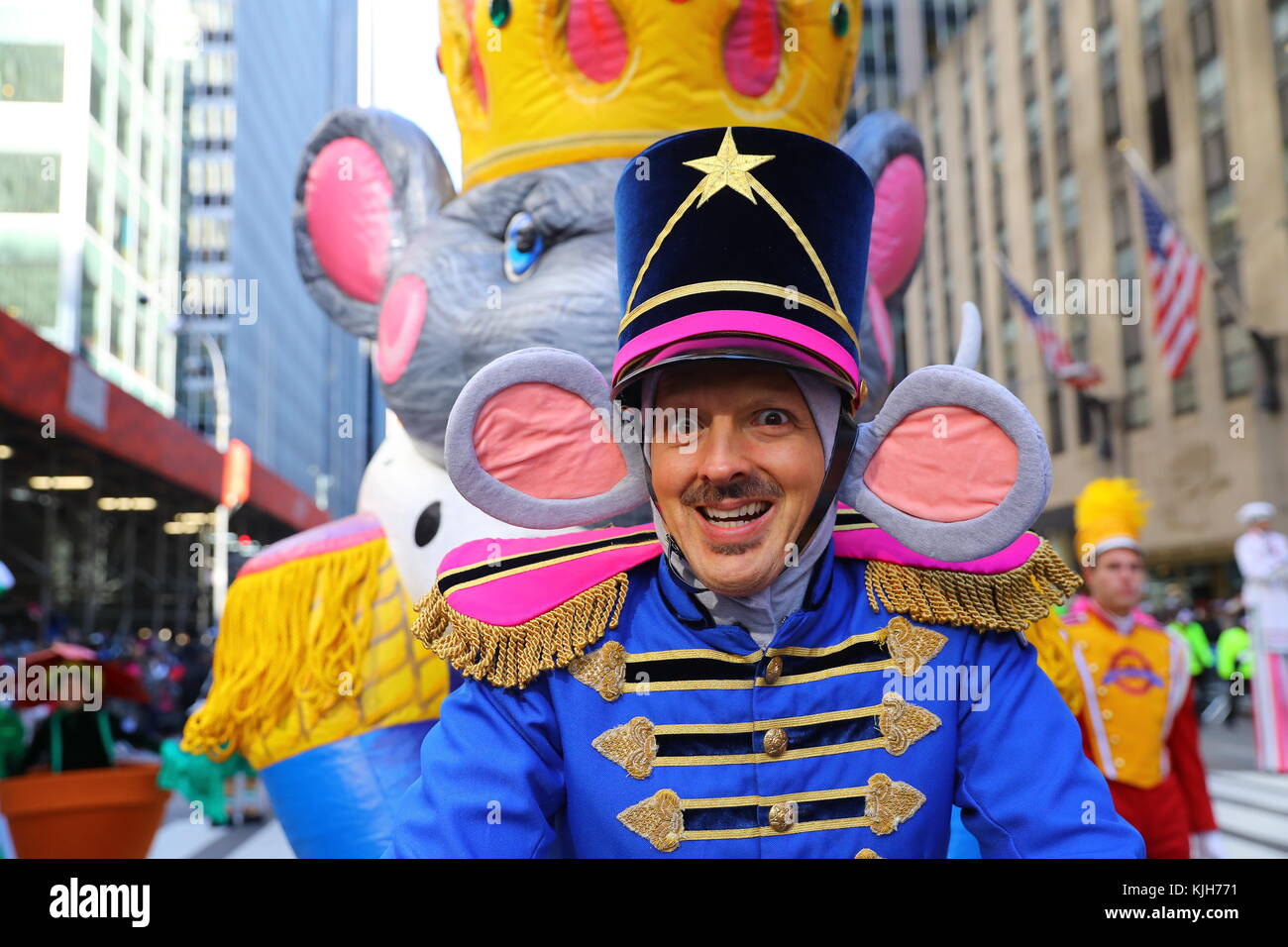 New York, USA. 23rd Nov, 2017. A performer from the Nutcracker & Mouse