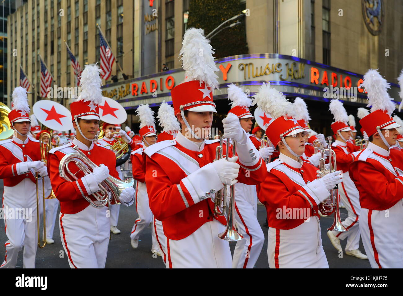 New York, USA. 23rd Nov, 2017. The Macy's Great American Marching Band marches in the 91st Macys Thanksgiving Day Parade in New York, Nov. 23, 2017. Credit: Gordon Donovan/Alamy Live News Stock Photo
