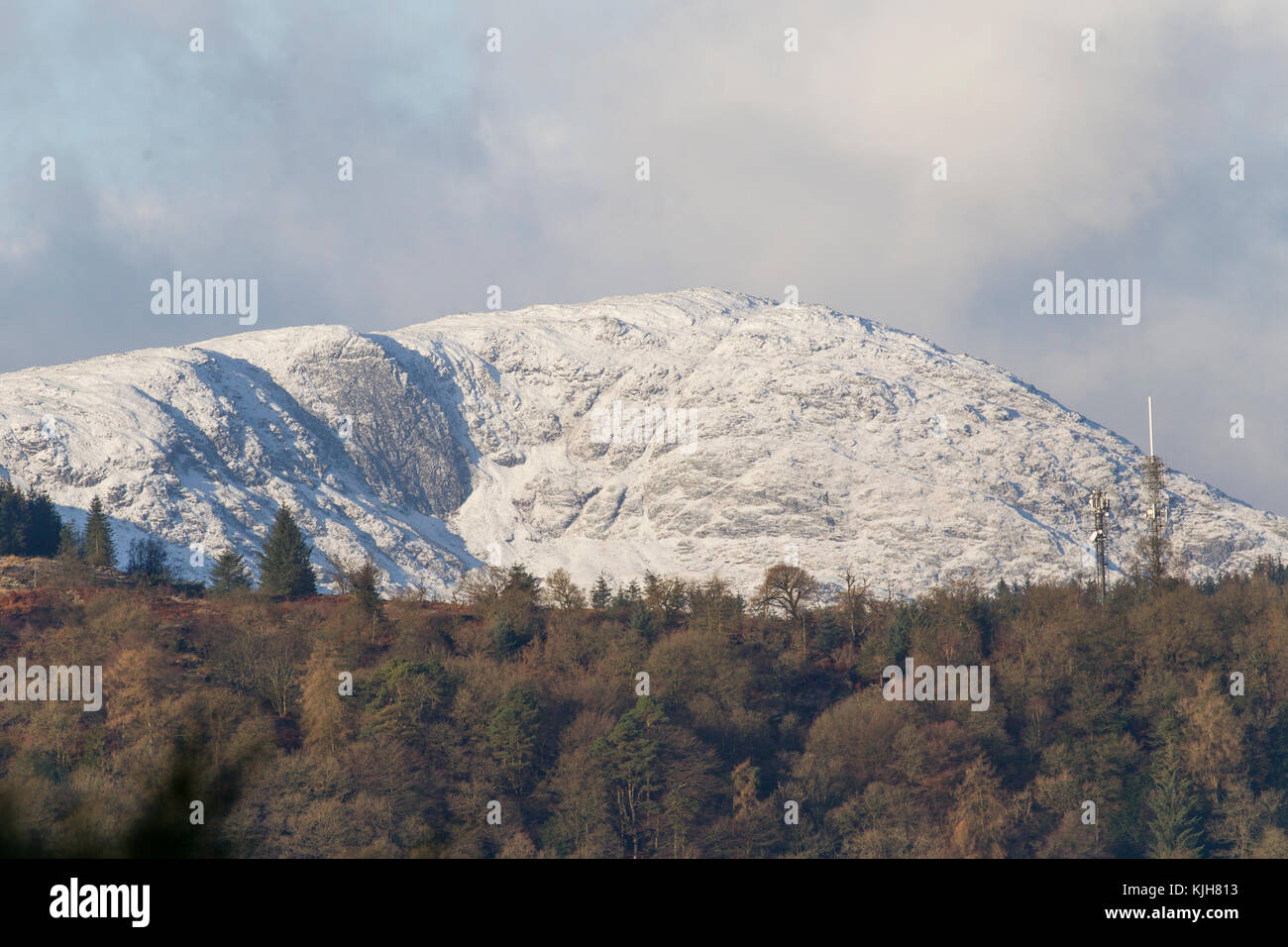 Cumbria, UK. 25th Nov, 2017. Ovenight temperture of-5.0C & snow on the high fells . Credit: Gordon Shoosmith/Alamy Live News Stock Photo