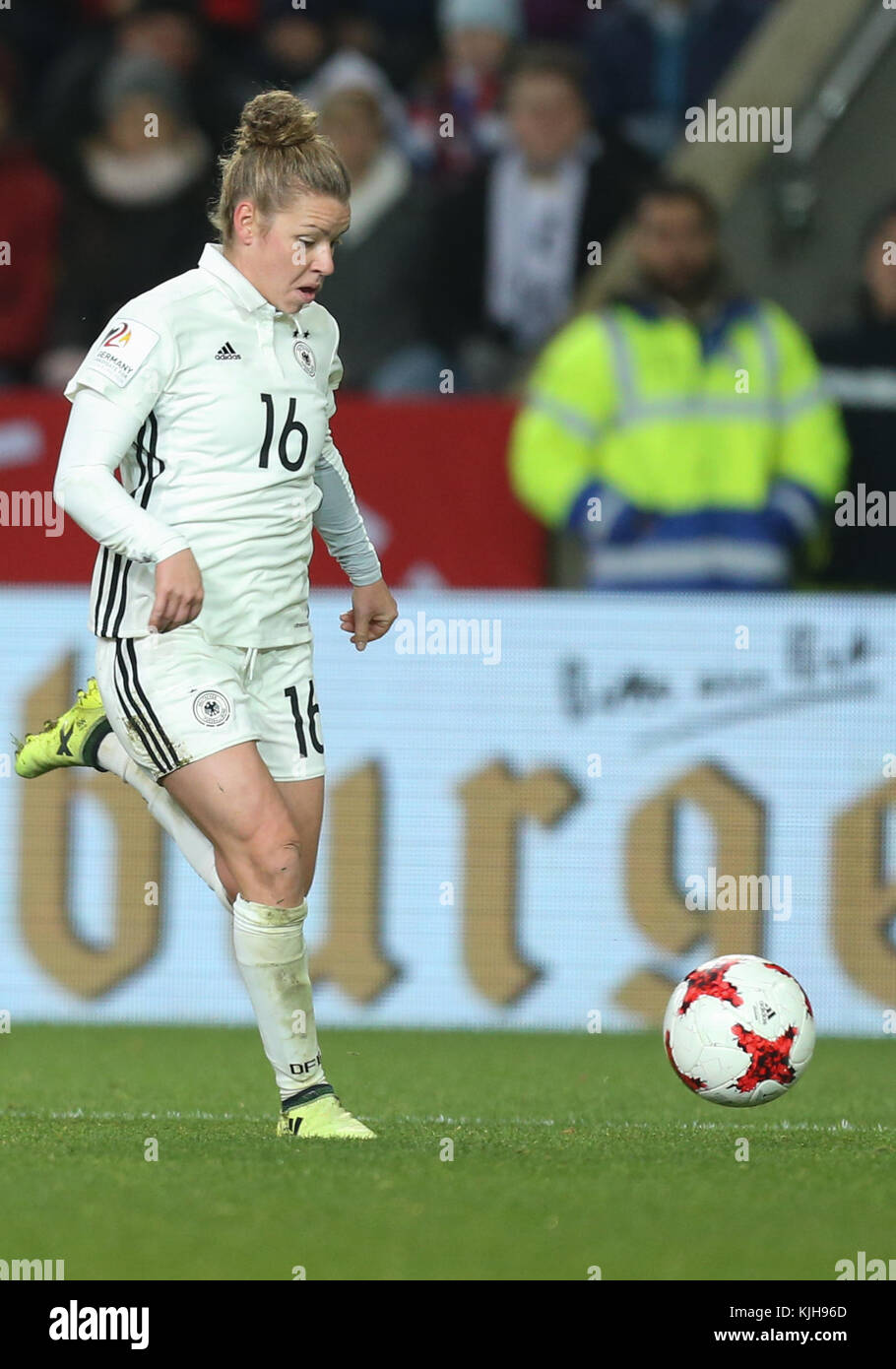 Bielefeld, Germany. 24th Nov, 2017. Germany's Linda Dallmann in action during the women's international friendly soccer match between Germany and France in the Schueco Arena stadium in Bielefeld, Germany, 24 November 2017. Credit: Friso Gentsch/dpa/Alamy Live News Stock Photo