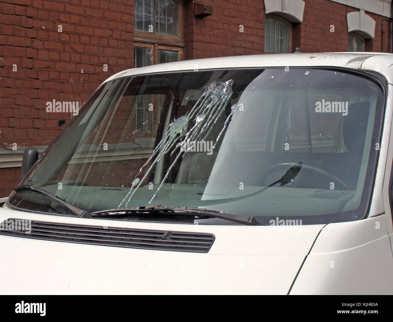 Bird droppings on car hi-res stock photography and images - Alamy