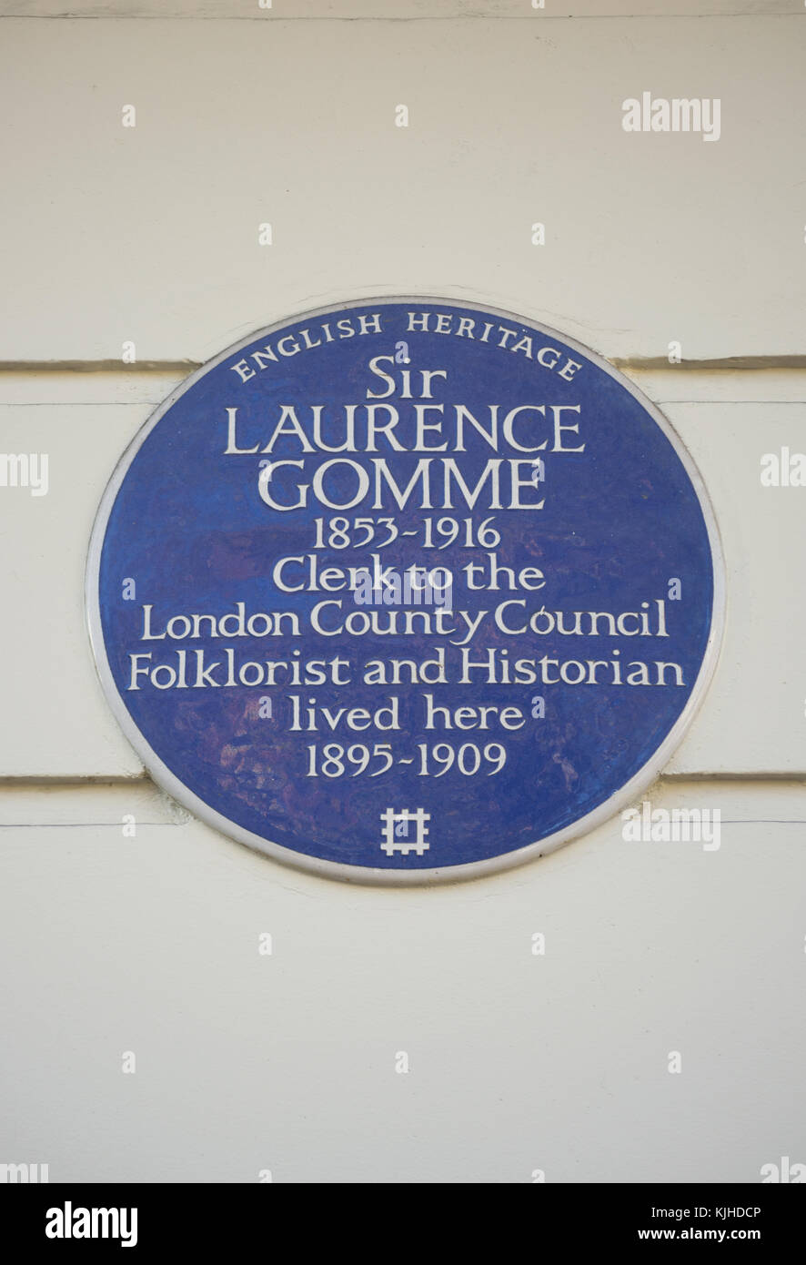 english heritage blue plaque marking a home of sir laurence gomme, clerk to the london county council, folklorist and historian Stock Photo