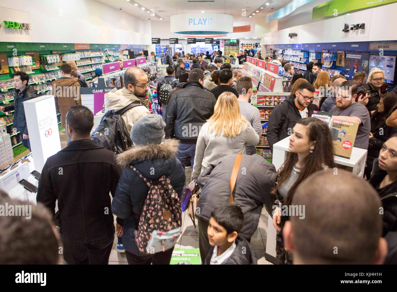 Shoppers Pack Into Games Retailer Game In Westfield Shopping Centre Stock Photo Alamy