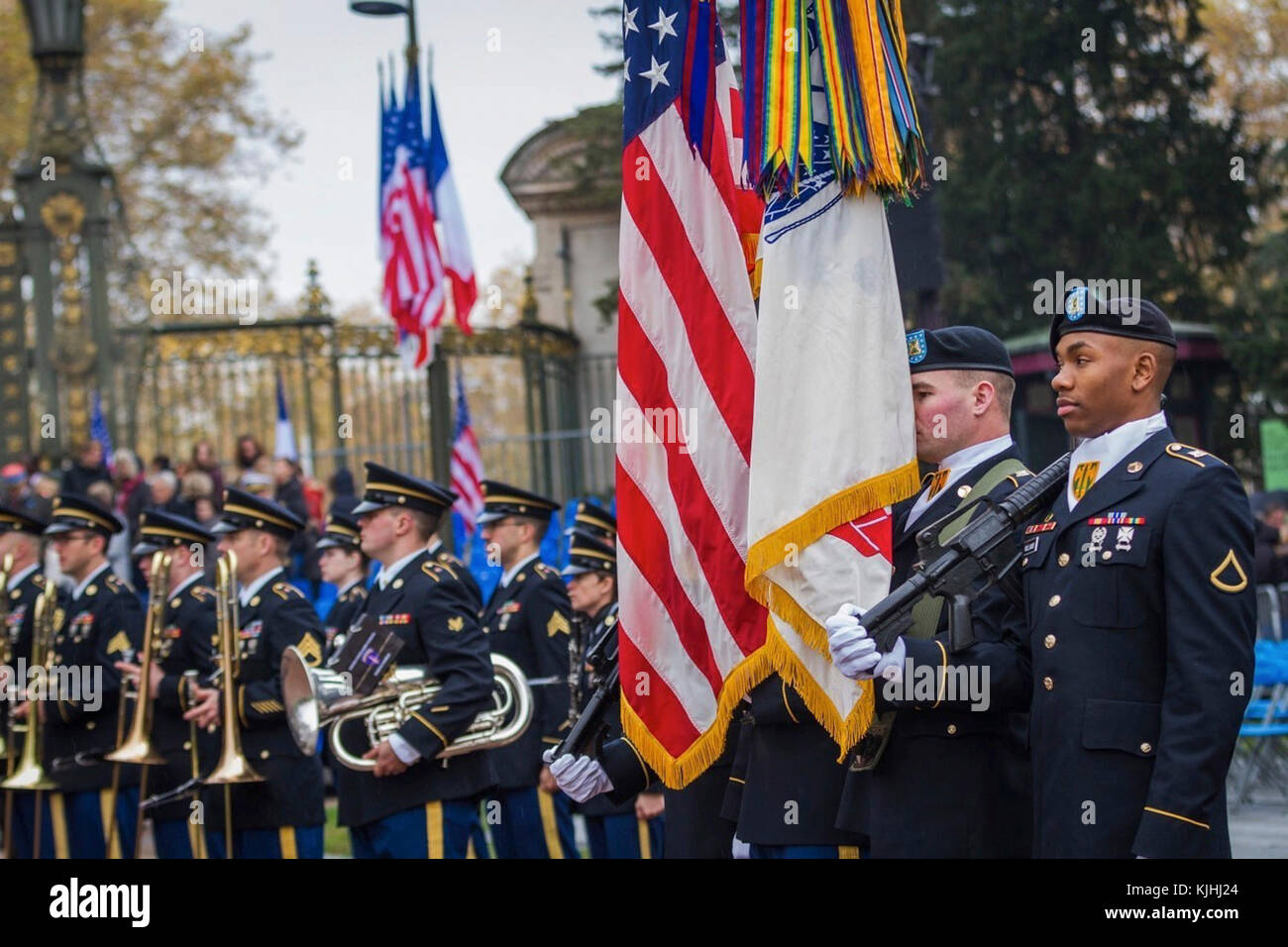 U.S. Army Soldiers from 110th Military Police Company and the U.S. Army ...